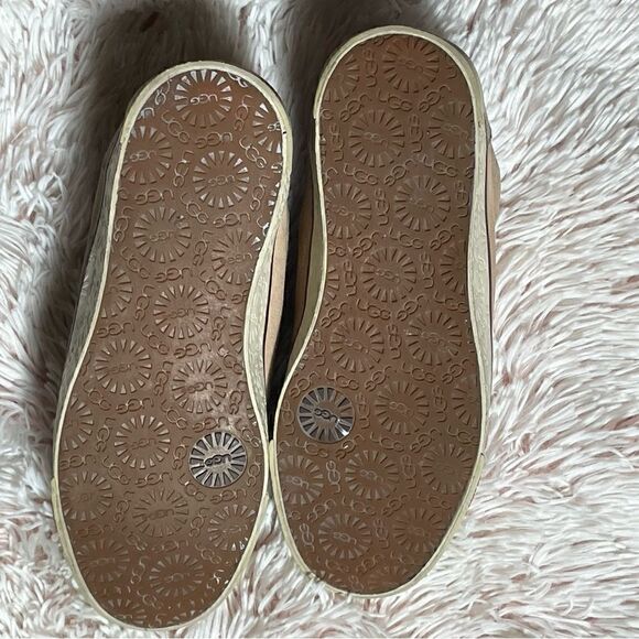 UGG SHOES  - Picture 10 of 11